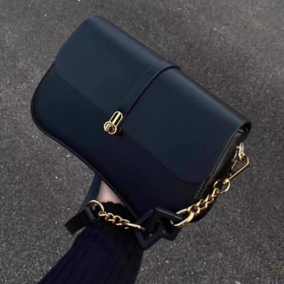 High quality baguette bag  fashion light luxury chain underarm saddle bag with a single shoulder crossbody bag women