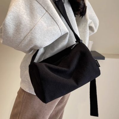 Large capacity commuter bag women's springsummer niche chain single shoulder underarm bag casual crossbody bag